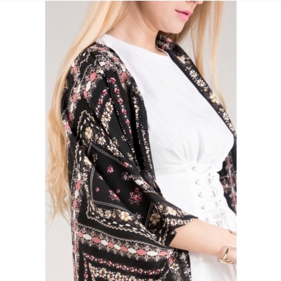 ONE SMALL LEFT🌟Floral Cardigan🌸🌼 - Picture 5 of 7